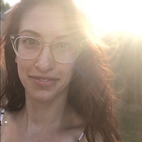 Meet your Posher, Adrienne - Picture 2 of 5